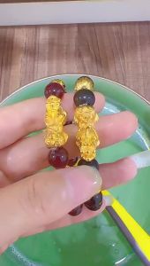 [ Premium Selection ] Vietnam Sand Gold Pixiu Bracelet for Men and Women National Style Black Stone Wine Red Imitation Gold Pixiu Beaded Jewelry Accessories