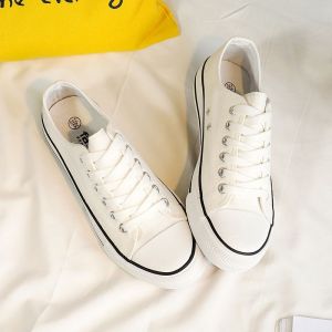 รองเท้าผ้าใบทรงเตี้ยใหม่สำหรับผู้ชายและผู้หญิงรองเท้านักเรียนแฟชั่นเกาหลีสีดำและสีขาวคลาสสิกที่ดีที่สุด