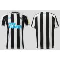 เสื้อกีฬาแขนสั้น คอกลม ลายทีมชาติฟุตบอล Newcastle United 2022 23 ชุดเหย้า. 