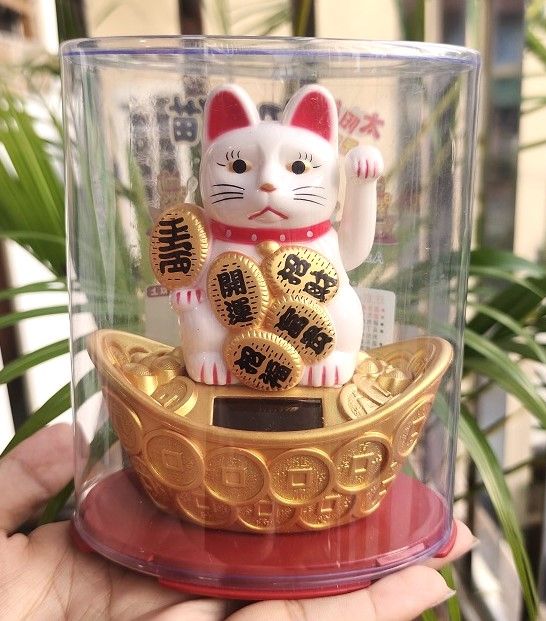Lucky Feng Shui Cat, Lucky Chinese Cat, Lucky Cat Waving