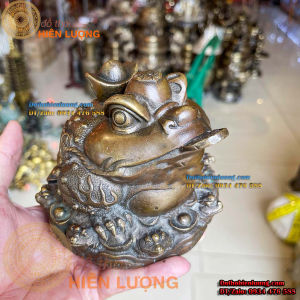 Thiềm Thư  Ngồi Bệ Vàng Cao 12cm Bằng Đồng Thau Màu Vàng