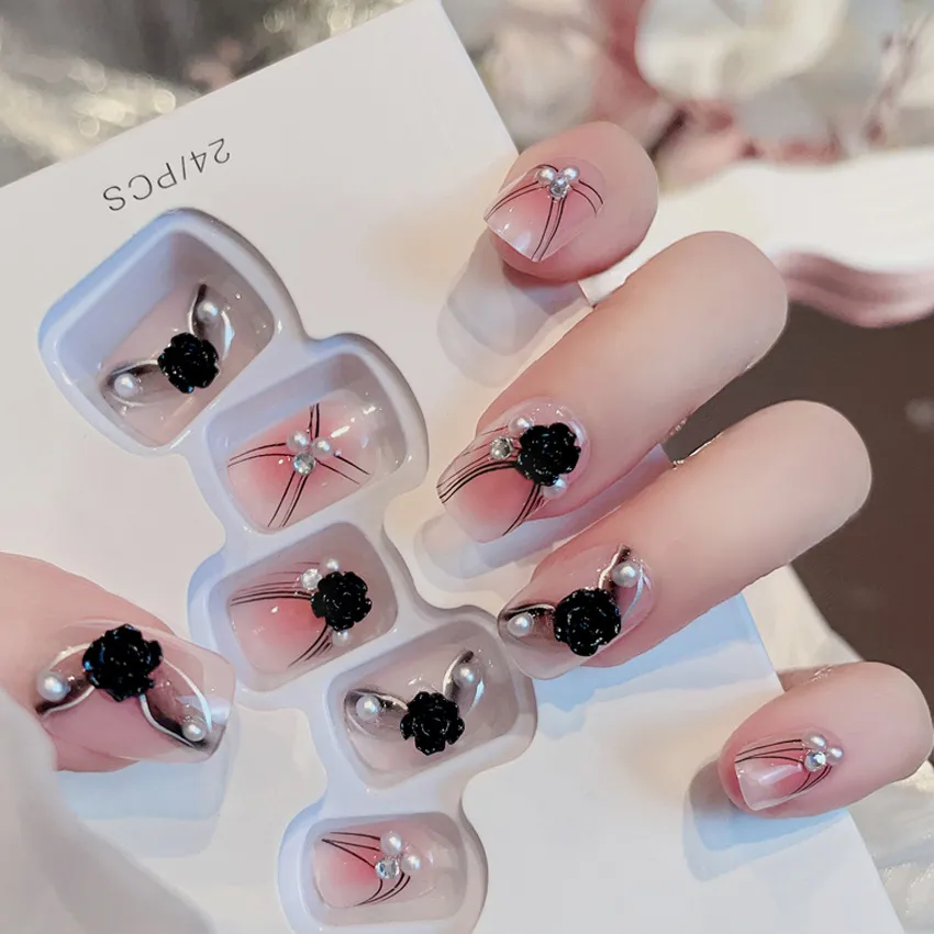 Nail Thuỳ Liên - Mẫu nail đính đá, hoa nổi 3D đẹp mê mẩn 🌸🌺🌹 | فيسبوك
