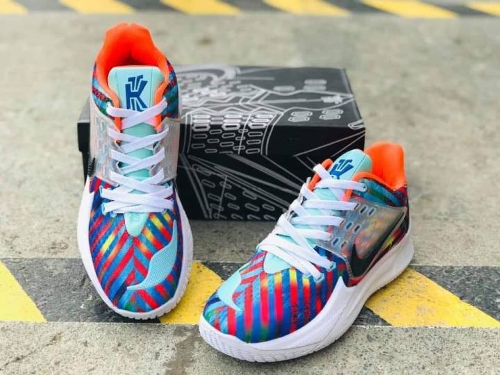 Kyrie low cut basketball on sale shoes