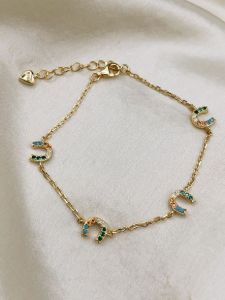 สร้อยข้อมือโซ่ พร้อมจี้เกือกม้า สีรุ้ง