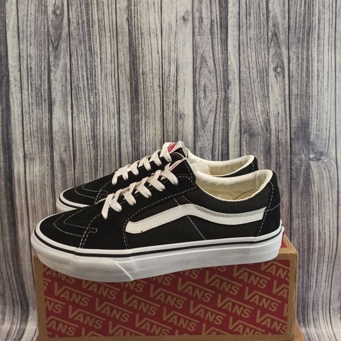 VANS SK8 LOW CLASSIC BLACK WHITE BRAND NEW IN BOX ELSAND STORE