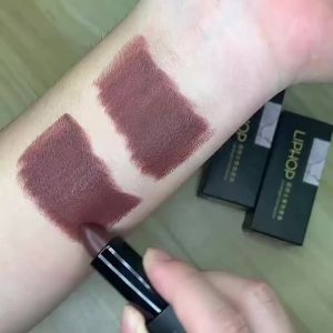 European and American style matte velvet lipstick in black purple-red chocolate and plum red cos Christmas makeup for a Latin dancer on stage