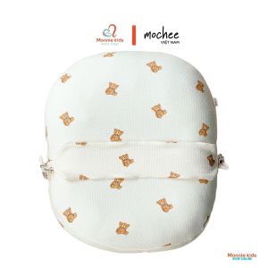 Gối chống trào ngược có đai cho bé Mochee gấu teddy 70x80cm chất lụa cotton - Monnie Kids