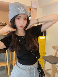 เสื้อยืดผู้หญิง  เสื้อครอป y2k  เสื้อทรงเข้ารูปพอดีตัว  เสื้อแขนสั้น เสื้อเบลาส์ ใส่สบายและลำลอง เสื้อยืด