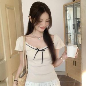 Dream clothes🍒เสื้อยืดแขนสั้น🎀เสื้อยืดเข้ารูปทรงผู้หญิง ดีไซน์โบว์ สไตล์เกาหลี อ่อนโยนและสง่างาม หวานและน่ารัก