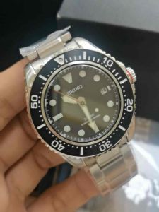 Seiko Prospex SOLAR Diver’s 200M Sports Mens Watch Japan Black Dial Metal Strap 42.8mm (SNE589)