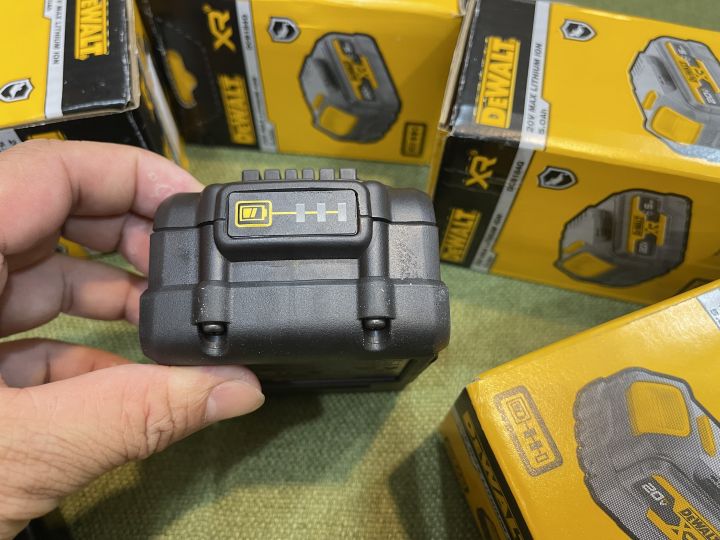 Pin%20Dewalt%20DCB184G%2020V%20max%20lithium%20ion%205Ah%20-%20Image%203