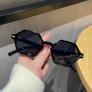 (GENTLE MOSCOT) Western Retro Polygon Small Frame Sunglasses Simple Retro Shade Sunglasses