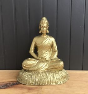 Bộ tam thánh- tam thế phật (phật thích ca- phật quan âm- phât dược sư) chất liệu Đá đúc (Nhiều màu sắc). Trang trí trên ô tô tiểu cảnh bonsai ghép lũa để bàn trà phòng khách bàn làm việc thờ cúng phong thủy…