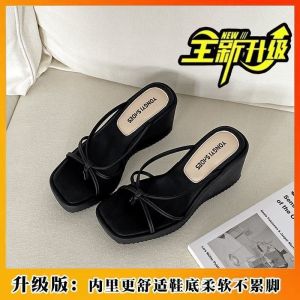[Free Shipping] Ins Black Small-Sized Sandals For Outdoor Wear 2026 Summer New Style Suitable For Pairing With Skirts Thick-Soled Sandals