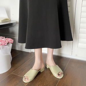 KDAShop จัดส่งในไทย รองเท้าแตะงานแฟชั่น สาวๆต้องมี ดีไซน์เรียบสวยดูดีเกินราคา ใช้วัสดุยาง โทนสีเรียบร้อยแมทช์ชุดง่านมาก ทรงนี้ต้องมีติดตูุ้ใช้งานได้หลายโอกาส