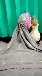 (COD) Mukena Terusan Dewasa Polino Kain Dasar Abu-Abu Motif Bordir Bunga Tiga Serangkai Cantik