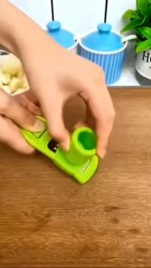 AzzaAccLiving Alat Parut Bawang Mini - Garlic Grater Grinder Penghalus Bawang Jahe Praktis