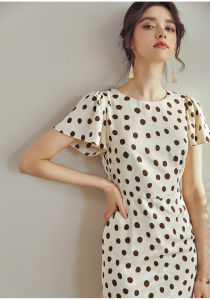 Đầm đuôi cá cổ tròn tay loe họa tiết chấm bi
