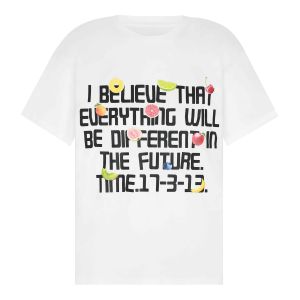 T-Shirt Wanita Lengan Pendek Putih  Motif Buah & Tulisan Keren  Katun Bernapas Premium 2025  Desain Korea-Jepang Longgar Slim Fit  Baju Ukuran Besar Streetwear Gaya Sederhana & Segar  Manis dan keren  Modis  Serbaguna  Nyaman  Kerah bulat  Tops