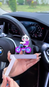 Đáng yêu đi xe đạp Panda nội thất xe hơi hộp giữa màn hình Đồ trang trí trượt tự động tự dính trang trí