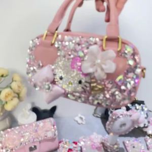 คิตตี้สไตล์ใหม่ Kt กระเป๋าประดับเพชร กระเป๋าถืออเนกประสงค์ กระเป๋าสี่เหลี่ยมเล็ก กระเป๋าสะพายข้าง กระเป๋าถือแฟชั่นสไตล์ใหม่