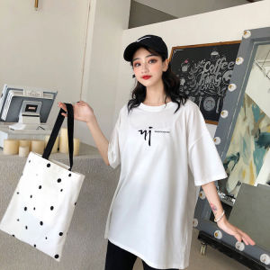 QDshop เสื้อยืดคอวีสุดสวย🎈สีพื้นสวยมากๆลายอักษรแอบมินิมอล💙แอบจนเกือบมองไม่เห็นใครมองเห็นแปลว่าเค้าแอบชอบคุณนะ🙈