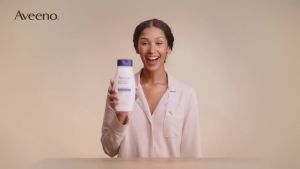 Aveeno Skin Relief Fragrance-Free Body Wash with Triple Oat ® Complex Gentle Daily Cleanser for Sensitive Skin Leaves Itchy Dry Skin Feeling Soothed & Moisturized 33 fl. oz