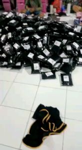 Hijab Instan Dewasa By Umayyya Hijab Jumbo\\n\\n Apa itu Hijab Jumbo Umayyya?\\n\\nHijab Jumbo Umayyya adalah hijab instan dewasa yang dirancang dengan desain modern dan fungsional. Hijab ini menawarkan berbagai kelebihan yang membuatnya menjadi pilihan tepat bagi wanita yang mencari hijab yang nyaman, tahan lama, dan sesuai dengan berbagai acara.\\n\\n Desain Modern dan Fungsional\\n\\nHijab Jumbo Umayyya menawarkan desain modern yang tidak hanya stylish tetapi juga fungsional. Desain ini memungkinkan pengguna untuk menyesuaikan hijab sesuai dengan gaya mereka sendiri, sementara tetap menjaga kesopanan dan kenyamanan.\\n\\n Kelebihan Hijab Jumbo Umayyya\\n\\nHijab Jumbo Umayyya memiliki beberapa kelebihan yang membuatnya menjadi pilihan tepat bagi wanita yang mencari hijab instan dewasa:\\n\\n- **Nyaman**: Hijab ini dirancang untuk memberikan kenyamanan maksimal selama dikenakan.\\n- **Tahan Lama**: Material yang digunakan dalam pembuatan hijab ini tahan lama dan tidak mudah rusak.\\n- **Berbagai Acara**: Hijab Jumbo Umayyya dapat digunakan dalam berbagai acara, baik formal maupun informal.\\n\\n Hijab untuk Berbagai Acara\\n\\nHijab Jumbo Umayyya dapat digunakan dalam berbagai acara, baik formal maupun informal. Ini membuatnya menjadi pilihan tepat bagi wanita yang mencari hijab instan dewasa yang fleksibel.\\n\\n Hijab untuk Acara Formal\\n\\nHijab Jumbo Umayyya cocok digunakan dalam acara formal seperti pesta, pernikahan, atau pertemuan bisnis. Desain modern dan fungsional membuat hijab ini menjadi pilihan tepat bagi wanita yang ingin tampil cantik dan sopan dalam acara formal.\\n\\n Hijab untuk Acara Informal\\n\\nHijab Jumbo Umayyya juga cocok digunakan dalam acara informal seperti hangout dengan teman, jalan-jalan di mall, atau belanja. Desain yang modern dan fungsional membuat hijab ini menjadi pilihan tepat bagi wanita yang ingin tampil nyaman dan stylish dalam acara informal.\\n\\n Cara Memilih Hijab Instan Dewasa\\n\\nMemilih hijab instan dewasa yang tepat bisa menjadi tantangan tersendiri. Berikut adalah beberapa tips untuk memilih hijab instan dewasa yang nyaman dan tahan lama:\\n\\n Tips Memilih Hijab yang Nyaman dan Tahan Lama\\n\\n- **Pilih bahan yang nyaman**: Pilih hijab yang terbuat dari bahan yang nyaman untuk kulit dan tidak mudah rusak.\\n- **Perhatikan ukuran**: Pilih hijab yang ukurannya sesuai dengan bentuk kepala dan leher Anda.\\n- **Cek kualitas**: Pilih hijab yang memiliki kualitas baik dan tahan lama.\\n\\n Cara Memilih Hijab yang Sesuai dengan Bentuk Wajah\\n\\nMemilih hijab yang sesuai dengan bentuk wajah bisa membantu Anda tampil lebih cantik dan percaya diri. Berikut adalah beberapa tips untuk memilih hijab yang sesuai dengan bentuk wajah:\\n\\n- **Bentuk wajah oval**: Hijab yang memiliki desain sederhana dan tidak terlalu banyak layer cocok untuk wajah oval.\\n- **Bentuk wajah bulat**: Hijab yang memiliki desain yang menonjolkan garis-garis wajah dan tidak terlalu banyak layer cocok untuk wajah bulat.\\n- **Bentuk wajah persegi**: Hijab yang memiliki desain yang menonjolkan garis-garis wajah dan tidak terlalu banyak layer cocok untuk wajah persegi.\\n\\n Tips Menggunakan Hijab Jumbo Umayyya\\n\\nBerikut adalah beberapa tips untuk menggunakan Hijab Jumbo Umayyya dengan tepat:\\n\\n Cara Mengenakan Hijab dengan Tepat\\n\\n- **Pastikan hijab pas**: Pastikan hijab pas di kepala dan tidak terlalu longgar atau terlalu ketat.\\n- **Jaga agar hijab tetap rapi**: Jaga agar hijab tetap rapi dan tidak berantakan.\\n- **Gunakan peniti atau jarum pentul**: Gunakan peniti atau jarum pentul untuk menempelkan hijab di tempat yang tepat.\\n\\n Cara Merawat Hijab Jumbo Umayyya Agar Awet\\n\\nBerikut adalah beberapa tips untuk merawat Hijab Jumbo Umayyya agar awet:\\n\\n- **Cuci hijab secara rutin**: Cuci hijab secara rutin untuk menjaga kebersihan dan kualitas hijab.\\n- **Jangan gunakan deterjen yang keras**: Gunakan deterjen yang lembut dan tidak mengandung bahan kimia yang keras.\\n- **Jemur hijab di tempat teduh**: Jemur hijab di tempat teduh agar warna hijab tetap cerah dan tidak cepat pudar.\\n\\nDengan memperhatikan tips-tips di atas, Anda dapat menggunakan Hijab Jumbo Umayyya dengan maksimal dan merawatnya agar awet.\n}