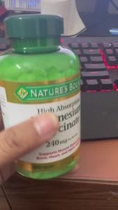 Nature’s Bounty Magnesium Glycinate 240mg – 120 Viên Nang Bổ Sung Magie Hấp Thu Cao (Bung bột) - Magnesium Glycinate là dạng magie có khả năng hấp thu tốt. Viên nang dễ sử dụng phù hợp bổ sung trong chế độ dinh dưỡng hằng ngày.