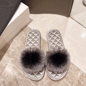 [Free Shipping] New Soft-Soled Indoor Slippers For Women Fashionable Summer Slippers With Pom-Pom Details Stylish And Breathable With A Non-Slip Sole And A Single-Strap Design