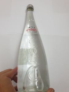 Nước khoáng thiên nhiên Evian chai thủy tinh không ga 75cl nhập khẩu Pháp