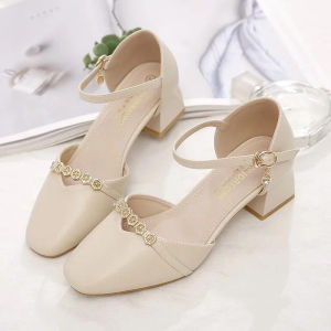 One Shoes รองเท้าแตะหัวแหลมหนังแท้สไตล์ใหม่สำหรับผู้หญิง หัวเข็มขัดสายเดี่ยว กระเป๋าหน้าเหลี่ยม ส้นหนา ส้นกลาง มีกระโปรง