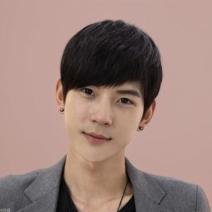 Good stuff grass wig mens short straight hair Japanese and Korean fashion handsome slanted bangs short straight hair wig headband