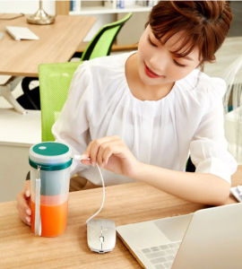 300ML Mini USB Rechargable Portable Electric Juicer Small Fruit Cup Food-Blender Processor Mixer 40 Seconds of Quick Juice Maker