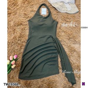 B19368 เดรสสั้น คล้องคอ ผ่าหน้า แต่งเว้าเอว Short dress halter neck front slit cut-out waist.