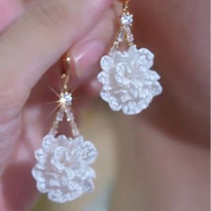 Fashionable Ring Gift  年新款潮白色花朵耳环简约高级感时尚百搭耳扣小众气质耳饰女