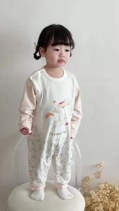 Baby autumn jumpsuit made of pure cotton a Long-sleeved romper for newborns stylish outfit for babies out and about