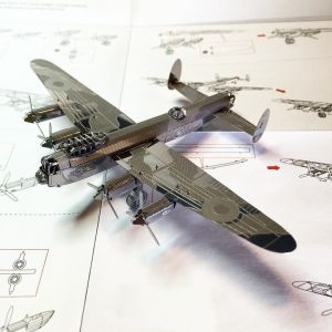 [Chưa Lắp] Mô Hình 3D Kim Loại Lắp Ráp Máy Bay Ném Bom Hạng Nặng Avro Lancaster