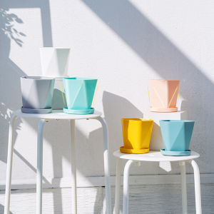 Plastic Flower Pot With Saucer (Pasu Bunga Plastik Nordik Dengan Piring)