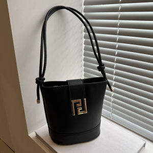 Belfoyer 【สต็อกท้องถิ่น】กระเป๋าไหล่นิมินิมลิสต์ขั้นสูงกระเป๋าถือหนัง PU ของผู้หญิงกระเป๋าถือขนาดใหญ่【กระเป๋าด้านในของขวัญ】