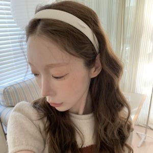 Băng đô vải bản mềm đính charm phong cách dịu dàng Modleaf Simple Fabric Headband Hàn Quốc