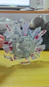Anime Can Badge Holder Stand Blood Tainted Broken Glass Style Acrylic Display Rack for Itabags Fandom Merch Gothic Tabletop Decor Clear Photo Props Accessory
