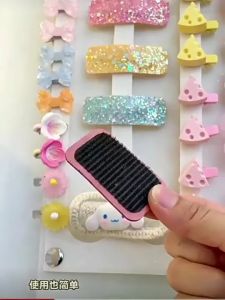Stylish Wall Mounted Felt Hairpin Storage Bag Multi-functional Space-Saving Hair Accessories Storage Organizer 壁挂发饰收纳神器