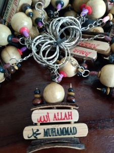sovenir gantungan kunci isi 10