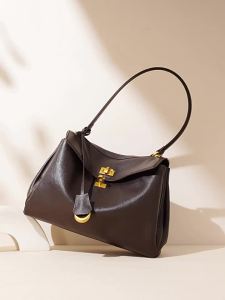 Genuine leather tote bag with metal clasp urban minimalist horizontal large-capacity womens shoulder bag