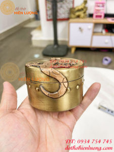 Hộp đựng thuốc bằng đồng đk 8cm cao 5cm dày 1ly
