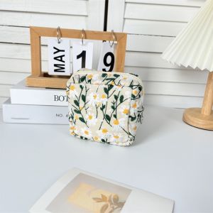 BEAUTYLADIES Large Capacity Daisy Makeup Bag Korean Style Dustproof Embroidered Cosmetic Bag Stationery Pouch Portable Sundries Organizer Daily Use