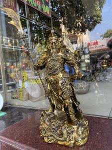 Tượng quan công ngũ cờ bằng đồng phong thủy cao 45cm tới đầu đỉnh 60cmmàu vàng và nâunặng 10kg