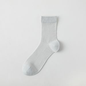 Mens summer thin mid-calf socks made of mulberry silk odor-resistant antibacterial mesh breathable sweat-absorbent seamless sports socks