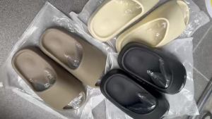 2026 Thick Sole Slippers Men Women Soft Bottom Indoor Home Slides Sandals Light Beach Shoes for Men Platform Slippers Flip Flops2026